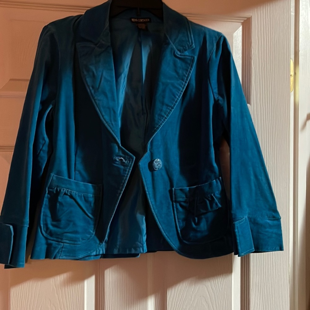 MISS CHIEVOUS SUEDE TURQUOISE WITH BUTTON ACCENT!